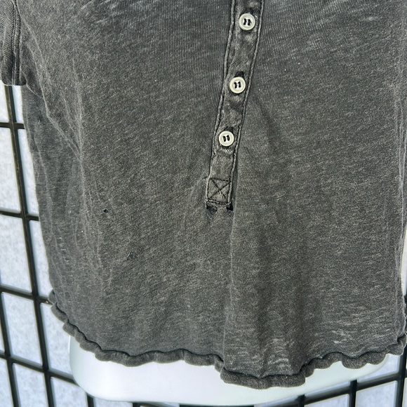 We The Free Stylish Gray Women's Top distressed top - Picture 3 of 6